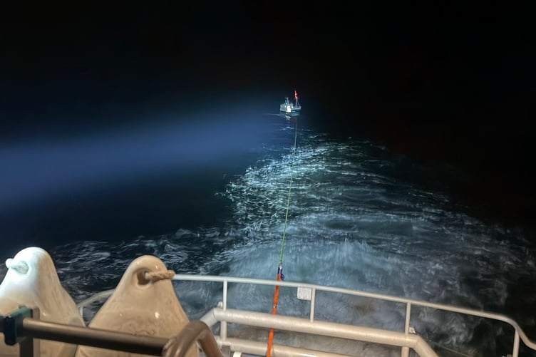 Angle RNLI - tow fishing vessel