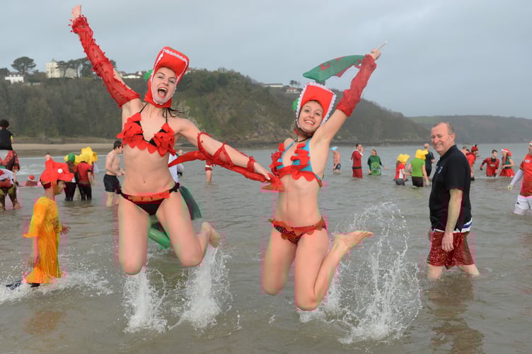 Tenby swim girls