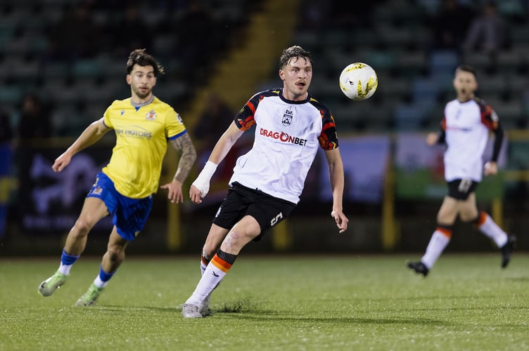 BARRY, WALES - 28 NOVEMBER 2025: Haverfordwest County's Alaric Jones   during the 2025/26 JD Cymru Premier fixture between Barry Town United FC & Haverfordwest County AFC at Jenner Park Stadium, Barry, Wales (Pic by John Smith/FAW)