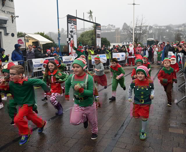 Saundersfoot Rotarians host 'Elf On The Run' festive fun