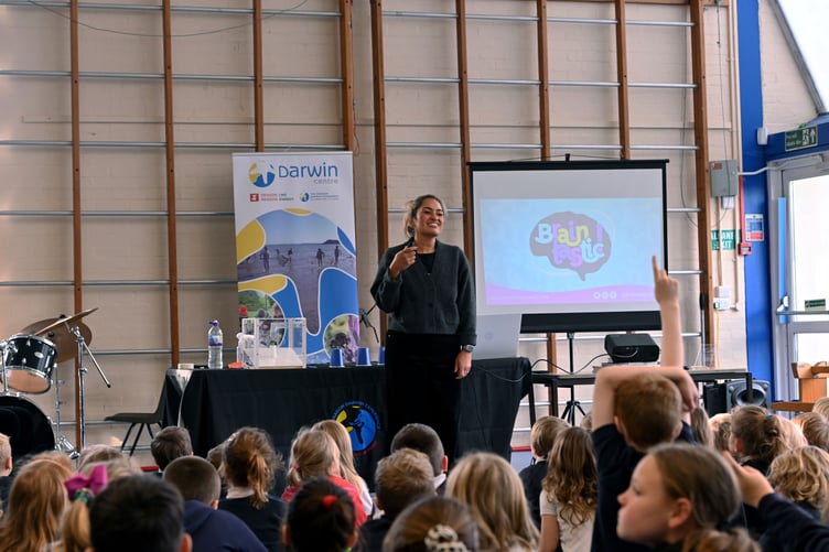 Amazing animals stage show for the whole school with Braintastic Science