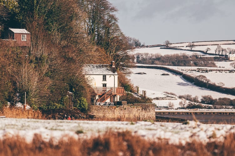 Thursday November 20 2025
Dylan Thomasâ Boathouse in the Snow