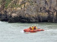 Tenby RNLI respond to person and dog cut-off from incoming tide