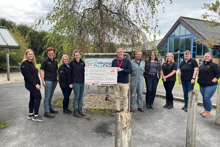 Mike May with ProStock Vets staff during the cheque presentation