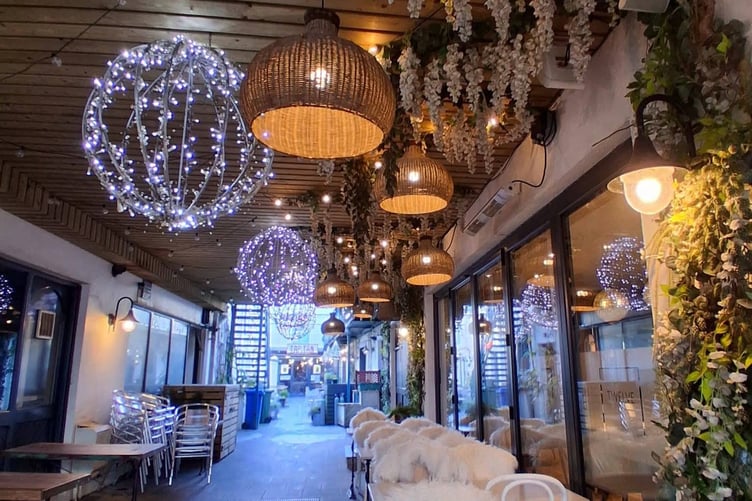 Tenby - Mews arcade off Upper Frog Street