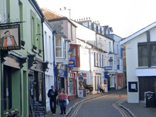Tenby pub plans retractable canopy plans