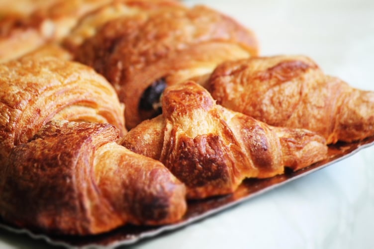 Pain au chocolat, croissants