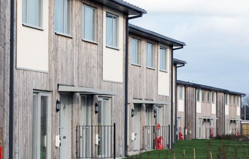 Carmarthenshire Council is on target to deliver over 2,000 affordable homes by 2027 with over 1,400 delivered since 2022. The progress in line with commitment set out in its Housing Regeneration and Development Delivery Plan. The councils target for 2025/26 is to deliver 370 additional homes using a range of affordable housing solutions, with the new build programme playing a significant part to increase delivery at pace. The new build homes delivered so far feature modern accommodation for local people throughout the county including in Burry Port, St Clears, Llandybie, Llandybydder, Ammanford, Llanelli and Carmarthen.