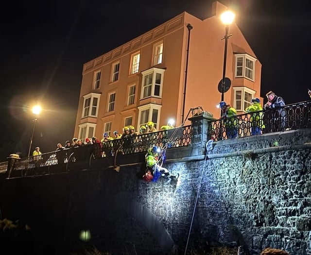 Tenby exercise simulates cliff rescue