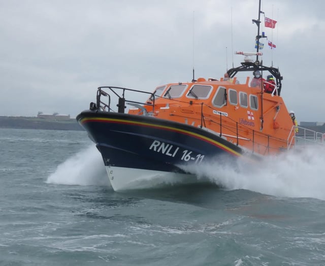 Angle RNLI rescues yacht in difficulty