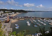 New awnings approved for Saundersfoot café