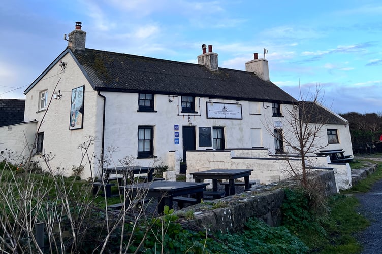 The Old Point House, Angle