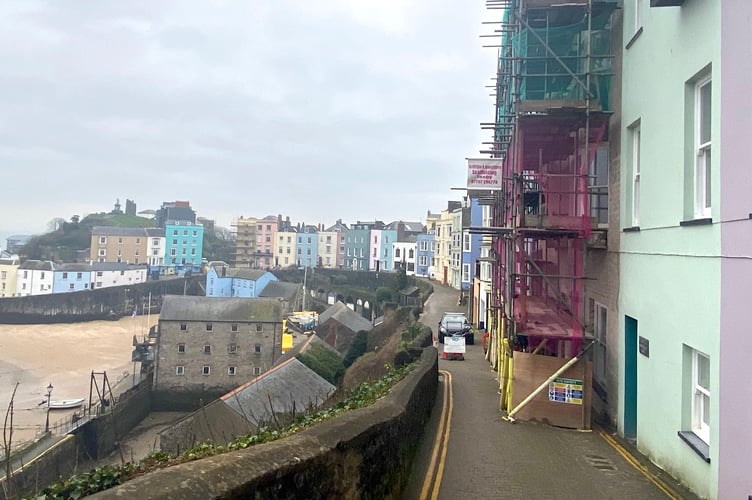 Tenby’s Crackwell Street is expected to be closed for considerable more time than expected, after ‘significant’ structural issues were identified to a property