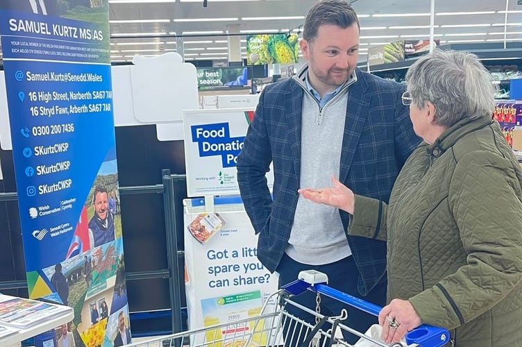 Local residents attended a pop-up advice surgery in Pembroke Dock to discuss community issues, with the future of Withybush Hospital being the main concern.