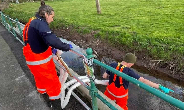 Natural Resources Wales (NRW) is investigating an oil pollution incident in Pembroke's Commons stream, with no connection to the barrage found.