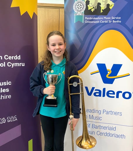 Pictured are overall winner Carys Meiring of Ysgol Hafan y Môr,