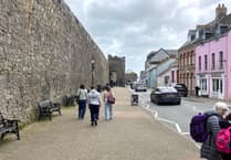 “You can't park there mate!” - Calls for action on Tenby South Parade parking