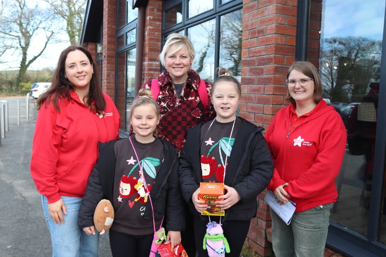 Vikki Phillips with families and their Easter Eggs at Heatherton
