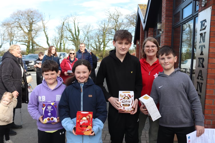 Vikki Phillips with families and their Easter Eggs at Heatherton 4