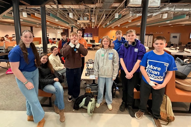 Tenby Techno Team from Greenhill School qualifies for the First Tech UK Championship final, representing Wales in April.