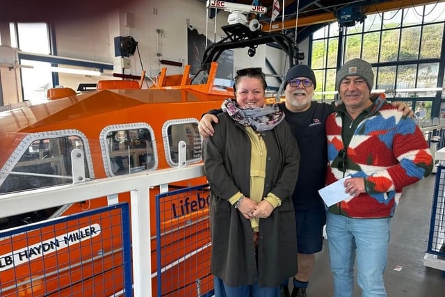 Couple rescued by Tenby RNLI donates in gratitude