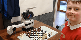 AI robot 'Rook 2 D' takes on Pembrokeshire Chess Club!