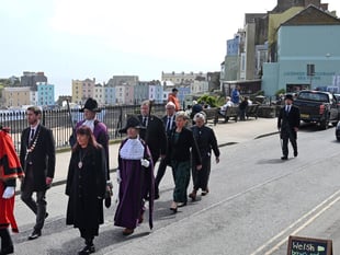 Tenby honours former Mayor Trevor Hallett with grand procession