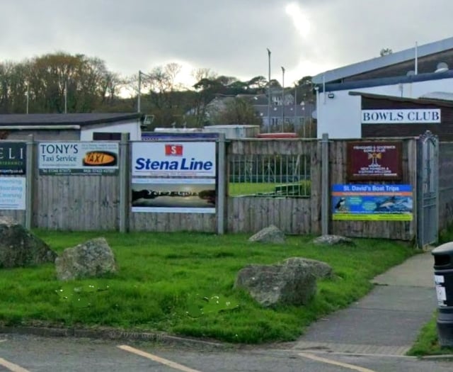 Bowls club battles Pembrokeshire Council over signs