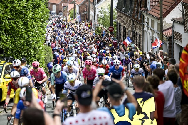 Applications open for Tour de France volunteer roles in Wales