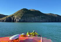 Tenby RNLI rescues stranded pair