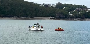 Tenby RNLI rescues stranded boat