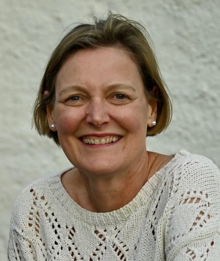 Pembrokeshire County Council leader Cllr Jon Harvey, who announced he is to step down and not seek re-election, has backed Cabinet member Cllr Tessa Hodgson as his successor.
