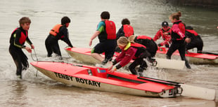 Tenby races go ahead in testing seas