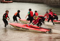 Tenby races go ahead in testing seas