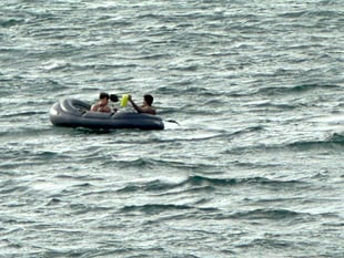 Tenby RNLI rescues two from deflating dinghy