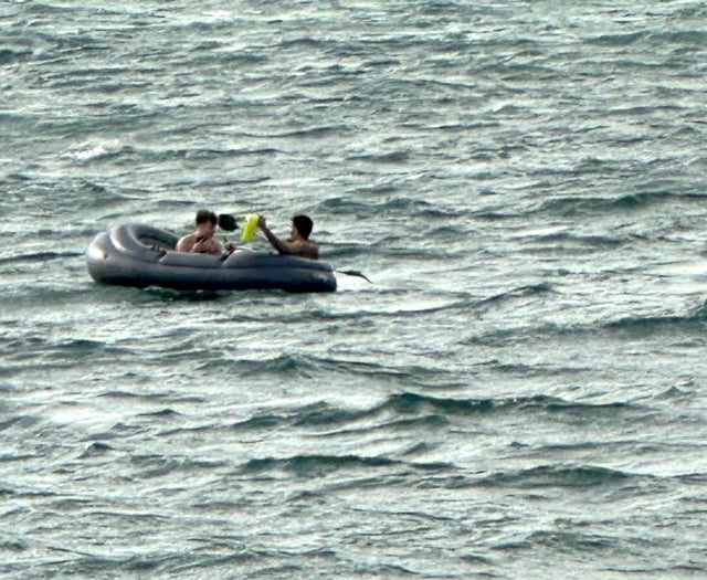 Tenby RNLI rescues two from deflating dinghy