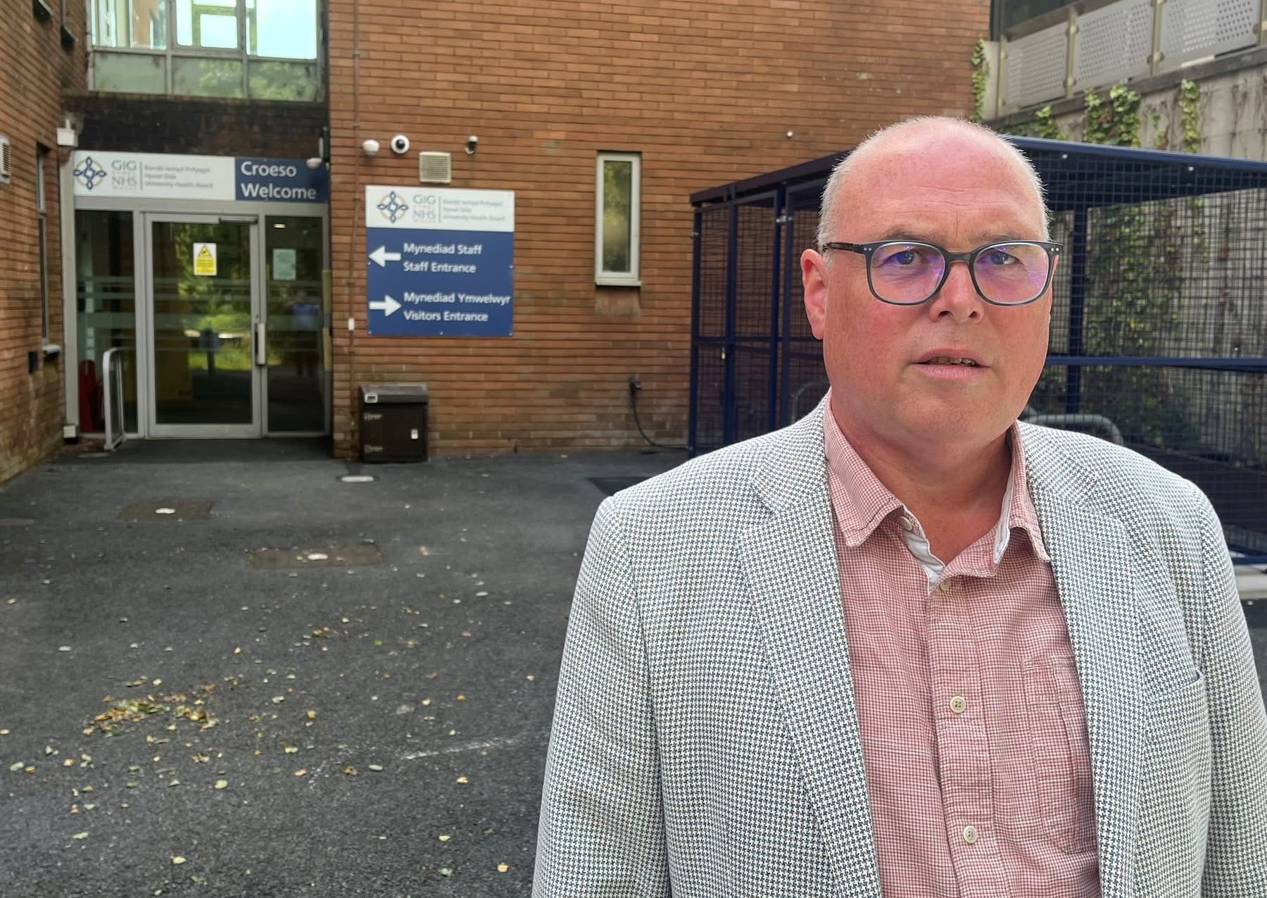 NHS waiting list rises to 558,100 patients as Paul Davies demands ...