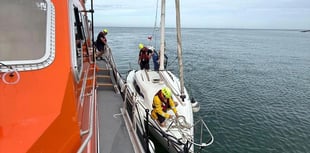 Tenby RNLI lifeboat rescues yacht