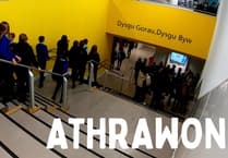 S4C i ddangos hynt a helynt athrawon newydd mewn cyfres bry-ar-y-wal