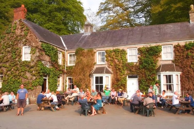 Plans to expand facilities at the award-winning Cresselly Arms, have been approved.