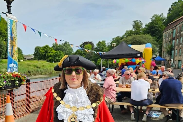 Narberth Mayor Elizabeth Rogers joined fellow mayors and civic dignitaries from across the county to celebrate an important part of Pembrokeshire’s shared history and heritage: Haverfordwest’s Beating of the Bounds.