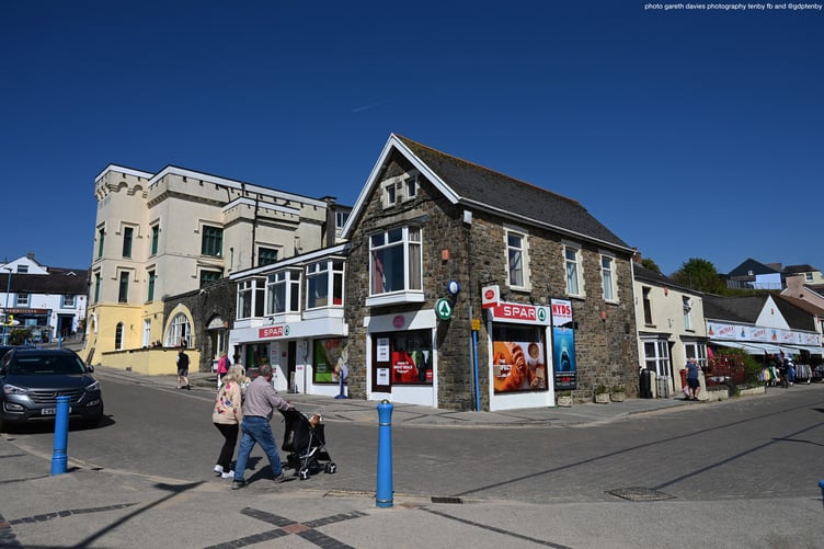 The Hean Castle Inn situated in the heart of the seaside village.