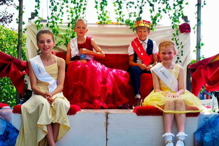 The Prince and Princess float, Neyland Carnival