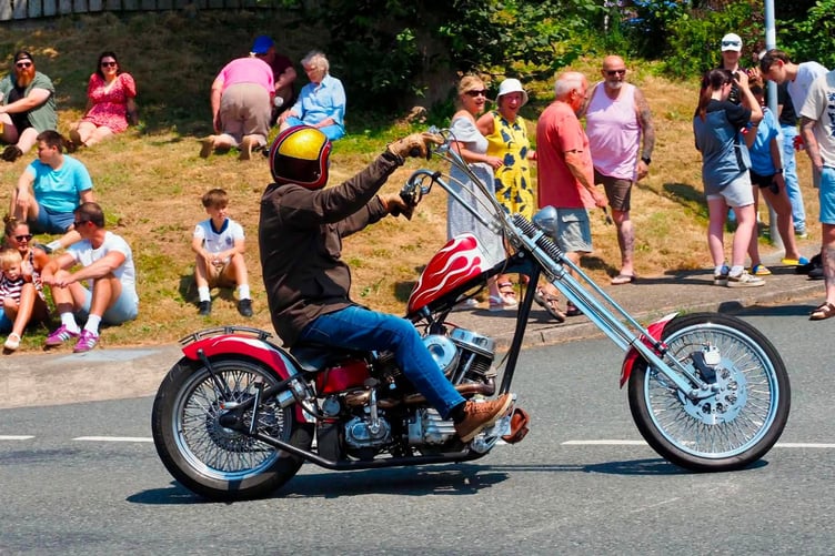 Neyland Carnival - spectators