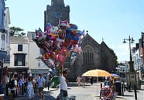 Calls for clampdown on 'itinerent' street peddlers in Tenby
