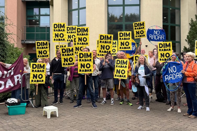 PARC Against DARC, the campaign group opposing the US military’s proposed controversial DARC radar array in Pembrokeshire has held a rally in support of Plaid Cymru’s recent decision to call in the planning decision to now be arbitrated by the Welsh Government itself.