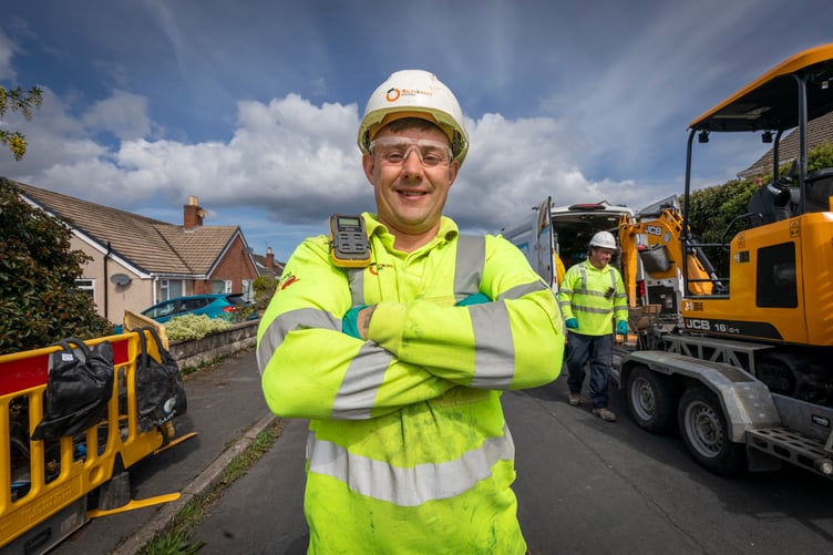 Mae Wales & West Utilities yn cryfhau ymrwymiad i’r iaith Gymraeg