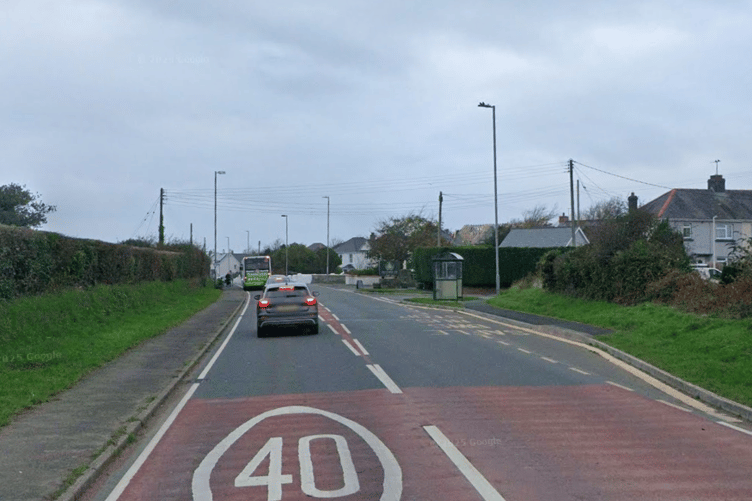 A487, Dinas Cross