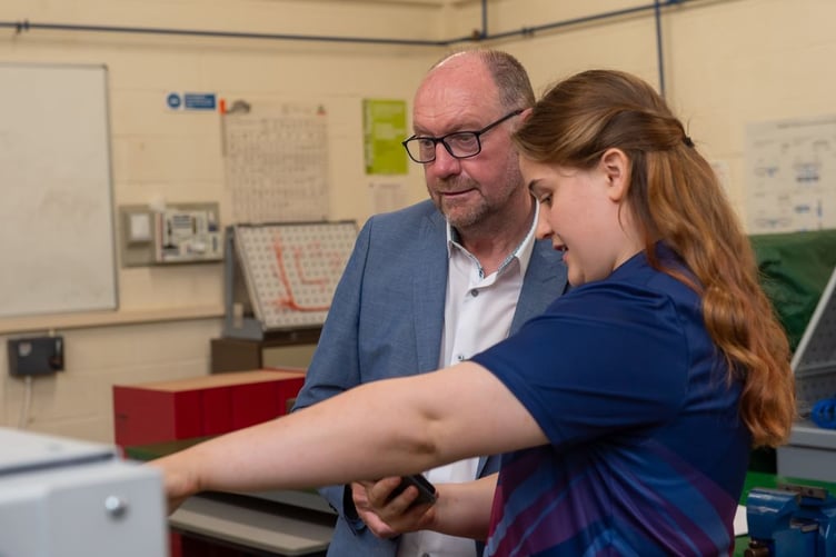 The Deputy Minister for Skills and Tertiary Education, and Senedd Member for Sir Gaerfyrddin, Cefin Campbell, visited the camp to see the training in action and speak with Madeleine and other apprentices taking part.