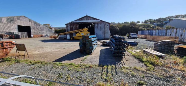Rhyal Engineering Ltd, through agent Carl Bentley Architectural Services, seeks permission for the demolition of an existing workshop-storage building and construction of a new fabrication workshop to the rear of unit 8 Thornton Industrial estate,